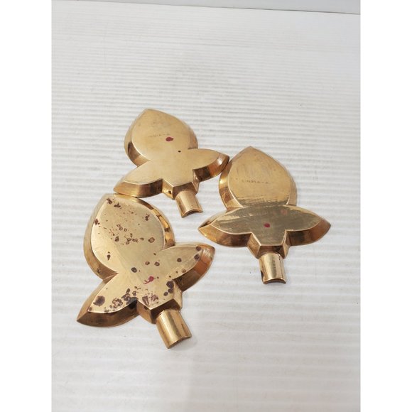 Vintage small etched brass leaf ashtray- aged - set of three - Picture 6 of 10